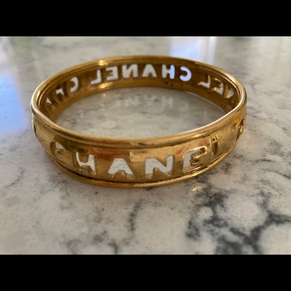CHANEL Cutout Letters Bangle Bracelet circa 1984 - Picture 5 of 11